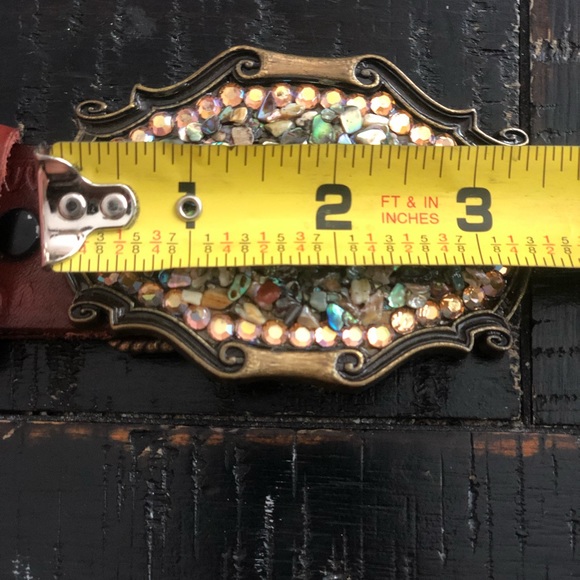 Beautiful leather belt with crushed shell buckle - Picture 9 of 12